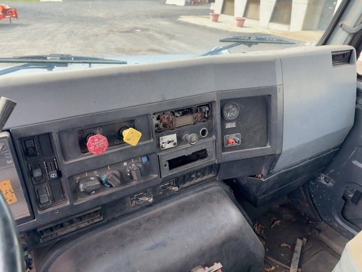 1994-international-8200-image-31