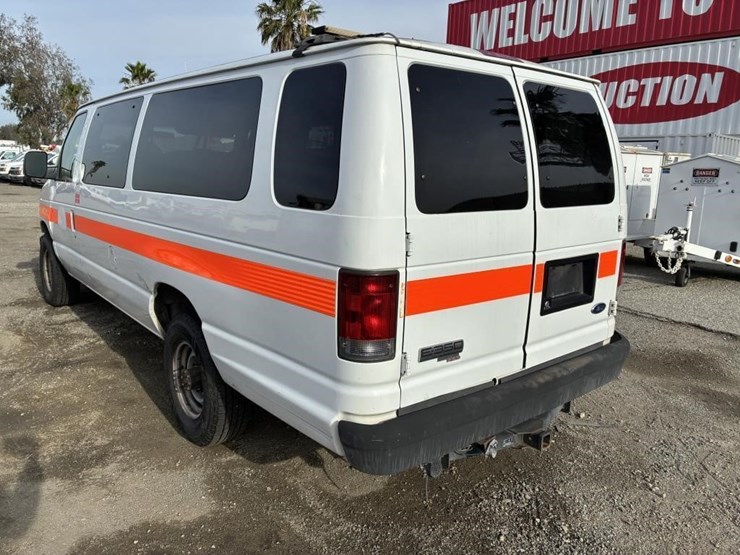 2008-ford-e350-image-4