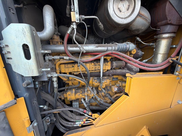 2020-deere-744l-image-15