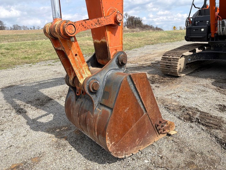 2020-hitachi-zx200-image-15