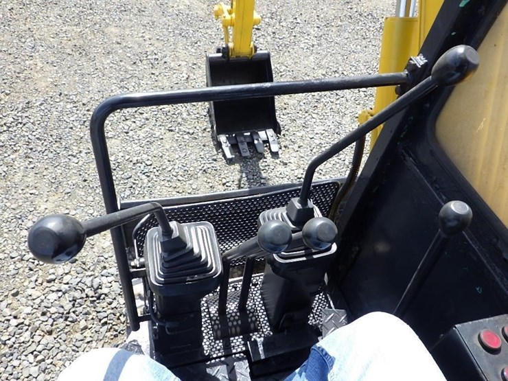 komatsu-pc28uu-image-31