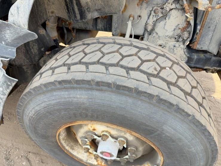 2008-sterling-lt9500-image-12