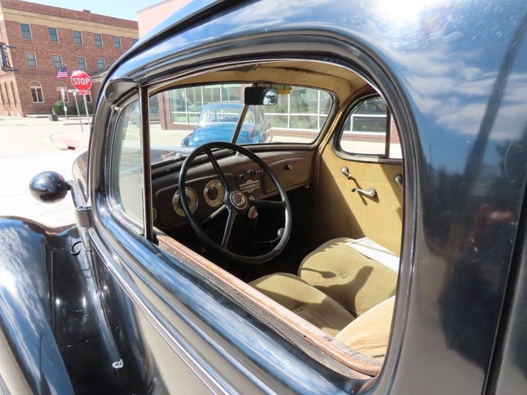 1936-chevrolet-2dr-town-sedan-image-10