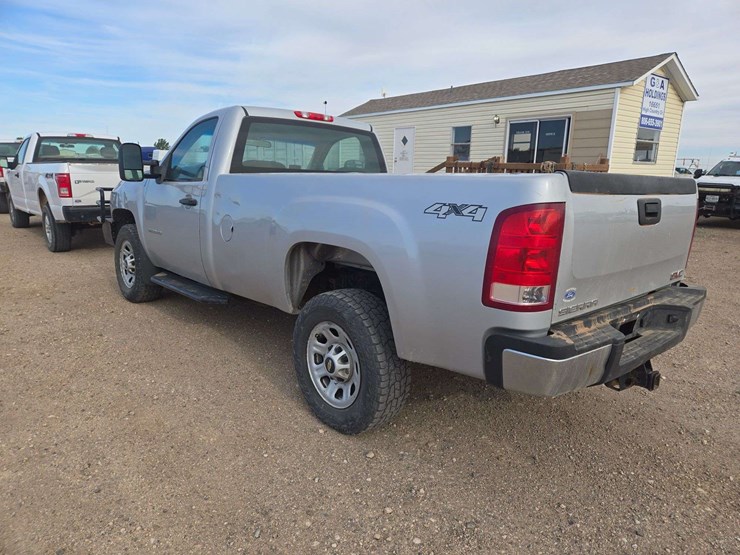 2013-chevrolet-silverado-3500hd-image-6