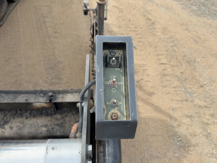 2010-caterpillar-ap-555e-image-37