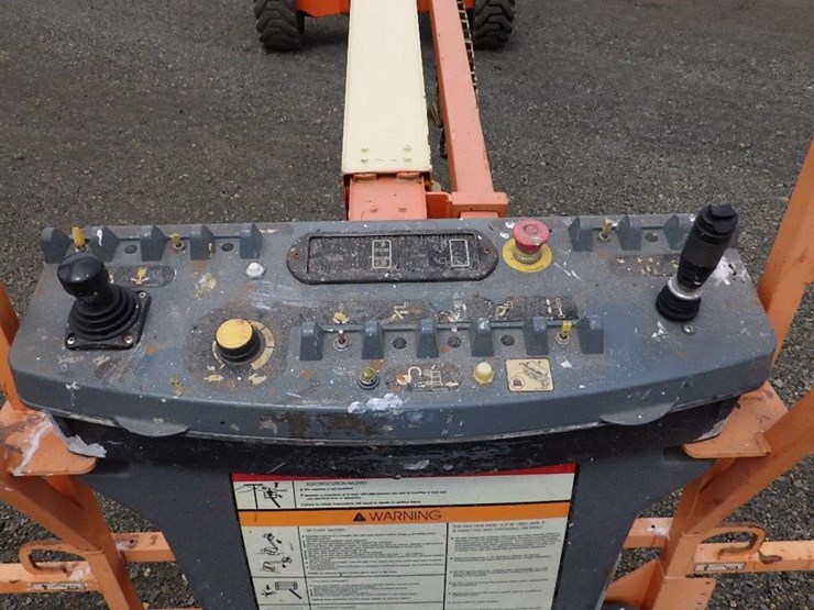 2008-jlg-800s-image-23