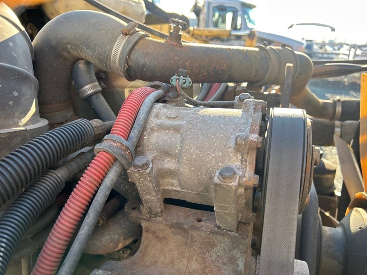 2002-massey-ferguson-8-image-46