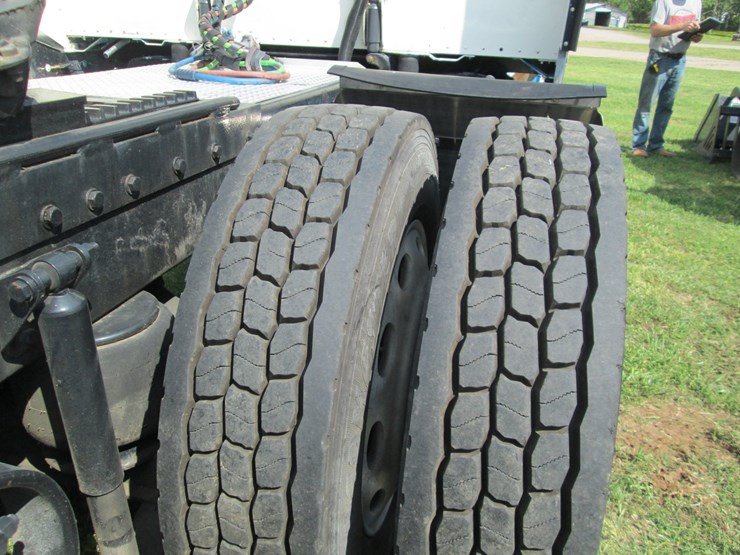 2008-peterbilt-389-image-14