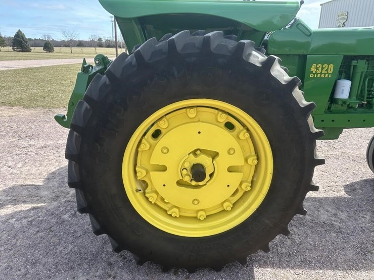 john-deere-4320-image-6