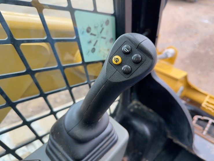 2023-caterpillar-279d3-image-19