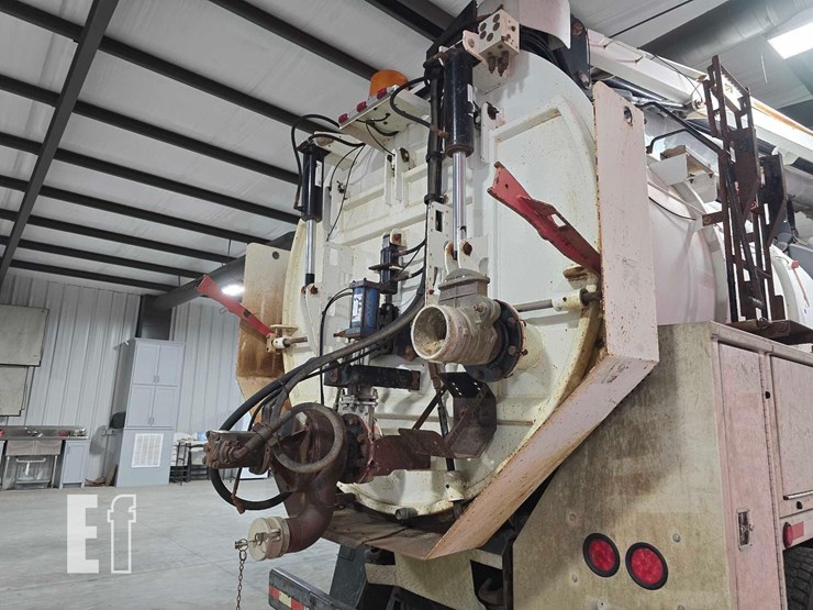 2014-kenworth-t800-image-17