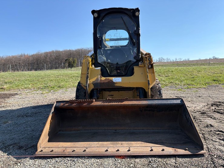 2019-caterpillar-242d-image-7