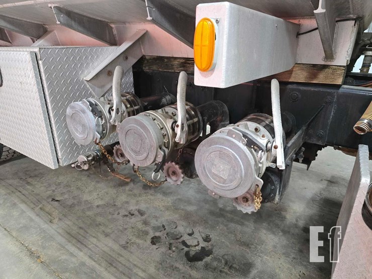 2009-peterbilt-340-image-19