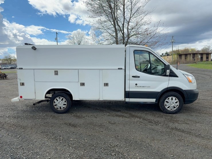 2019-utility-van-image-6