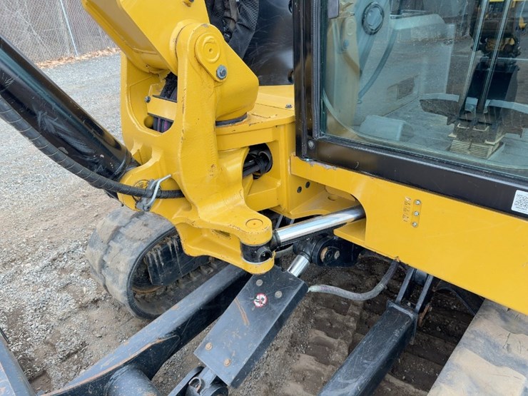 2022-caterpillar-306-image-16