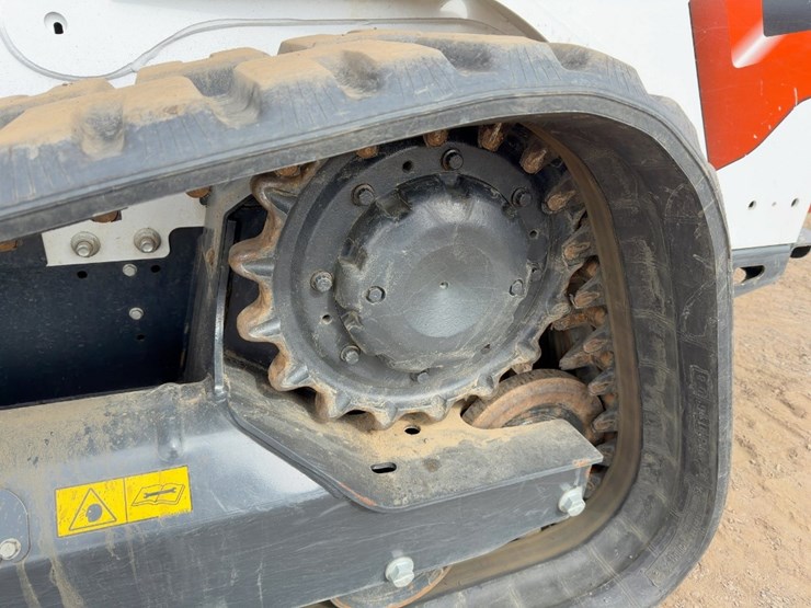 2024-bobcat-t770-image-16