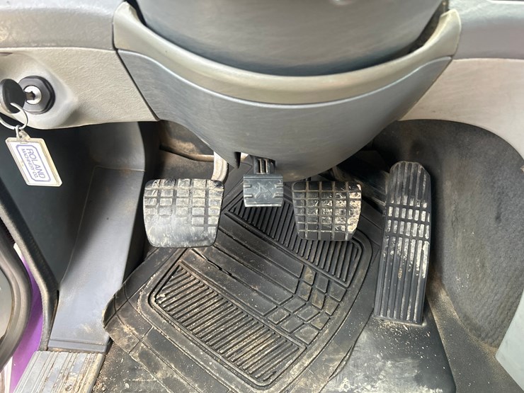 2010-massey-ferguson-8-image-72