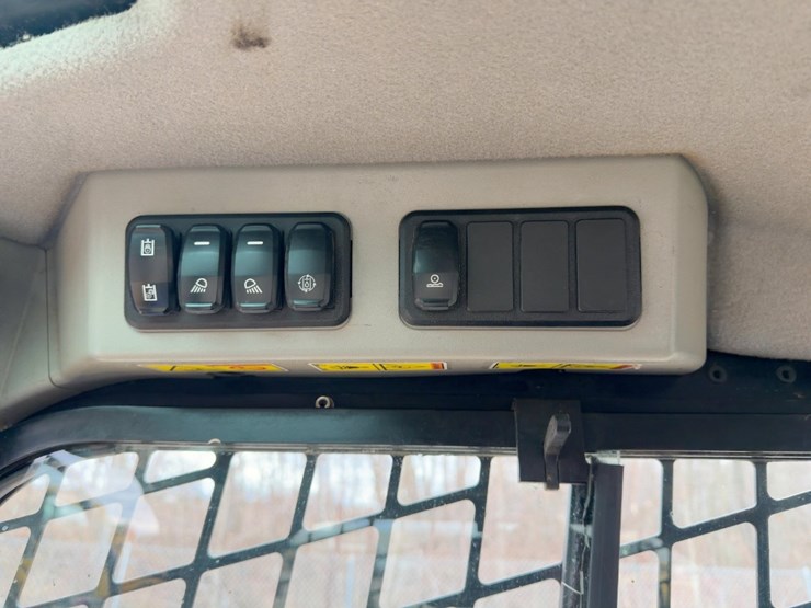 2021-caterpillar-259d3-image-23