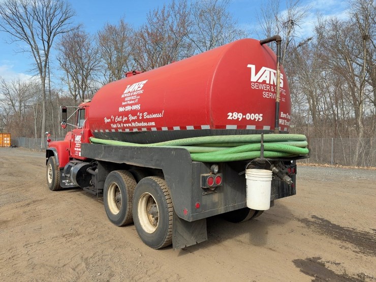 1983-mack-rd685s-image-3