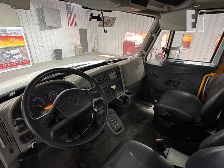 2014-international-durastar-4400-image-12
