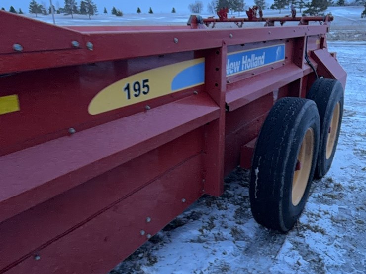 new-holland-195-image-15