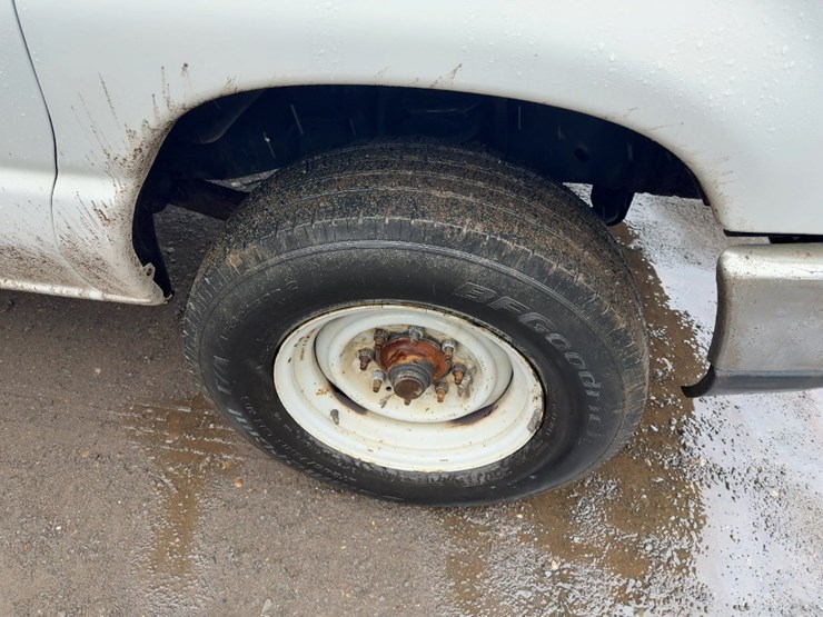 2011-ford-e350-image-8