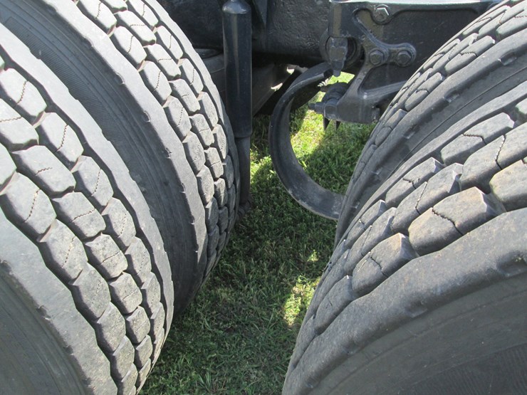 2008-peterbilt-389-image-5