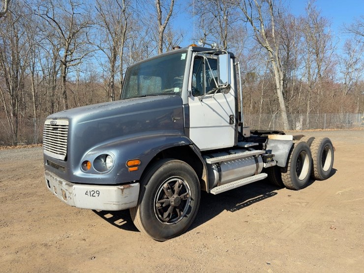 1999-freightliner-fl112-image-1