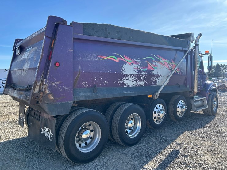 2010-massey-ferguson-8-image-5