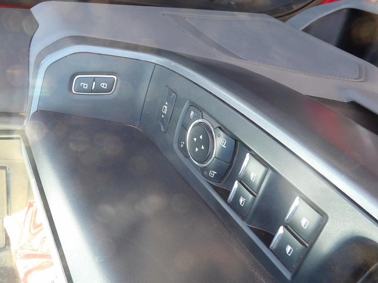 2023-ford-f250-image-18