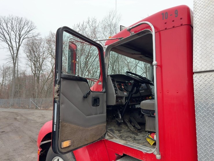 2005-kenworth-t300-image-24