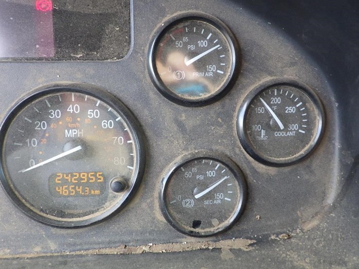 2010-peterbilt-337-image-35