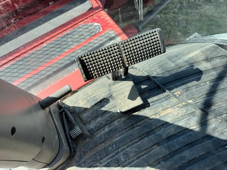 2014-case-ih-8230-image-58