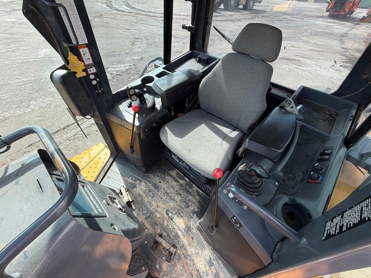 2019-deere-850k-lt-image-22