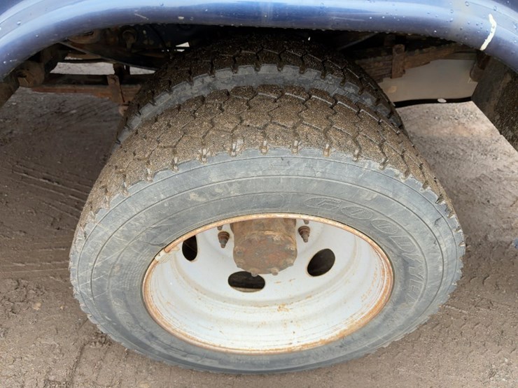 2012-ford-f550-xl-image-10