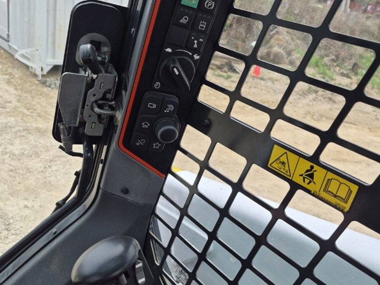 2020-bobcat-s76-image-21