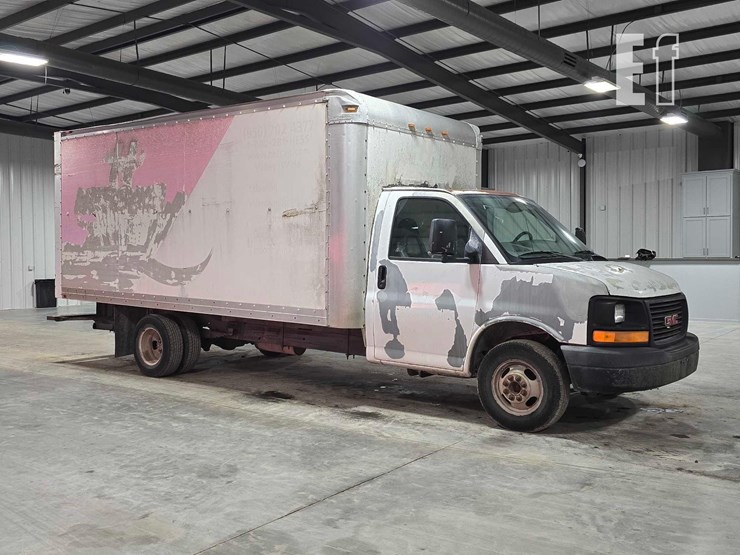 2005-gmc-savana-g3500-image-2