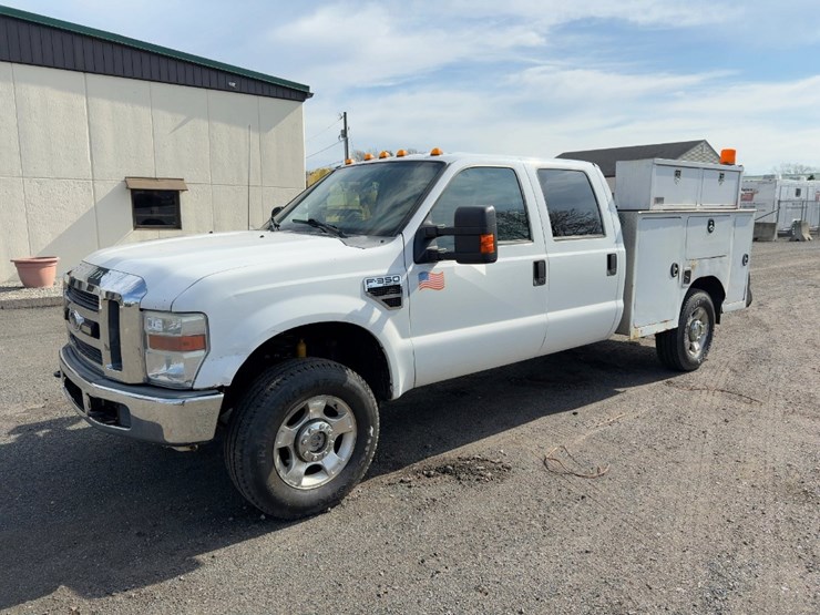 2010-ford-f350-xlt-image-1