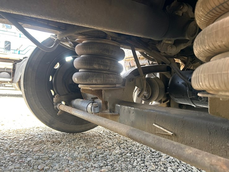 2010-massey-ferguson-8-image-30