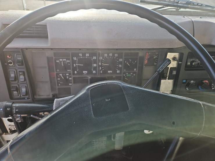 1997-international-2674-image-37