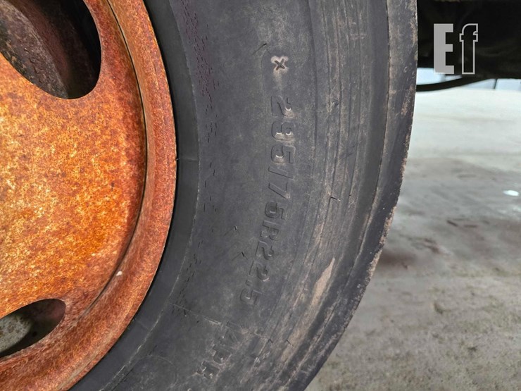 2014-kenworth-t800-image-36