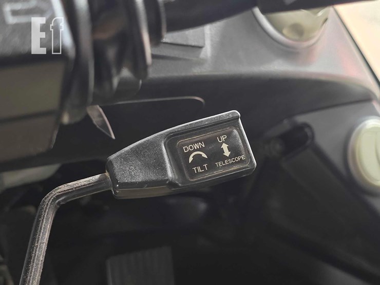 2017-doosan-dl300-5-image-22