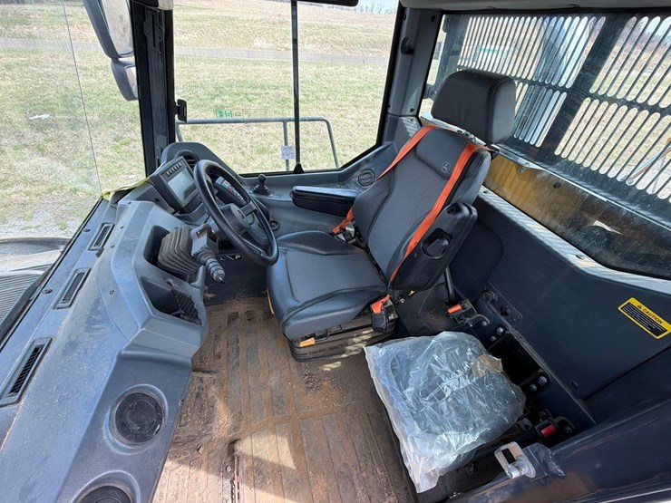 2024-deere-260p-image-15