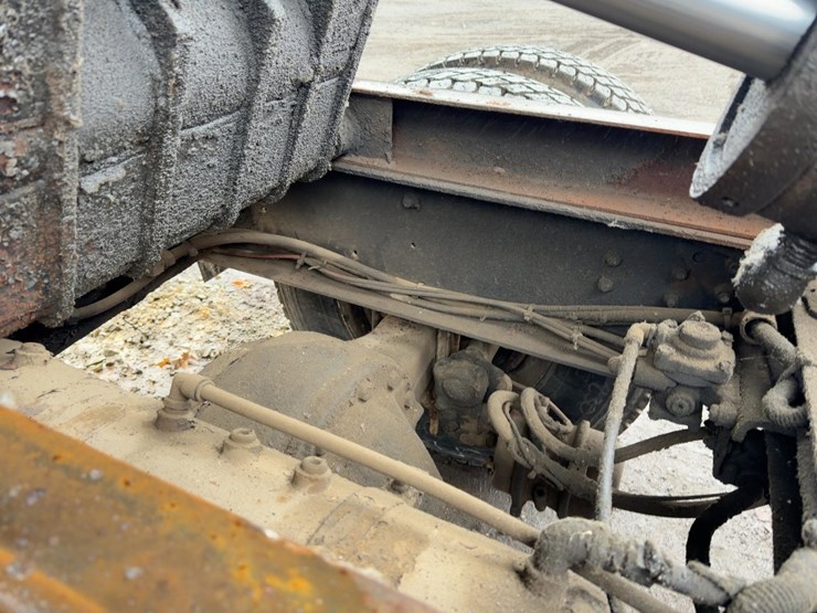 2003-freightliner-fl70-image-19