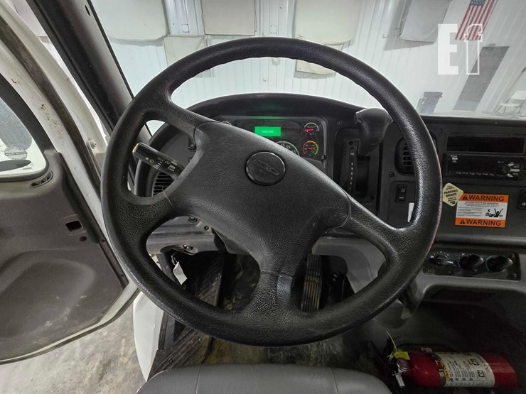 2022-freightliner-business-class-m2-106-image-10