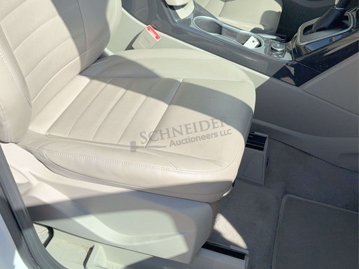 2014-ford-escape-titanium-image-29