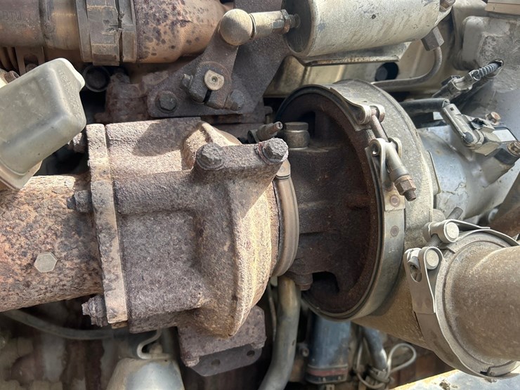 2010-massey-ferguson-8-image-54