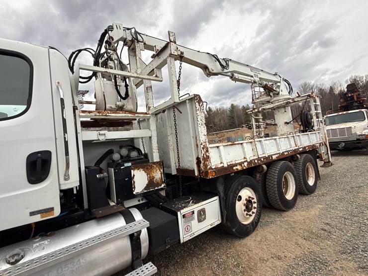 2010-massey-ferguson-8-image-26