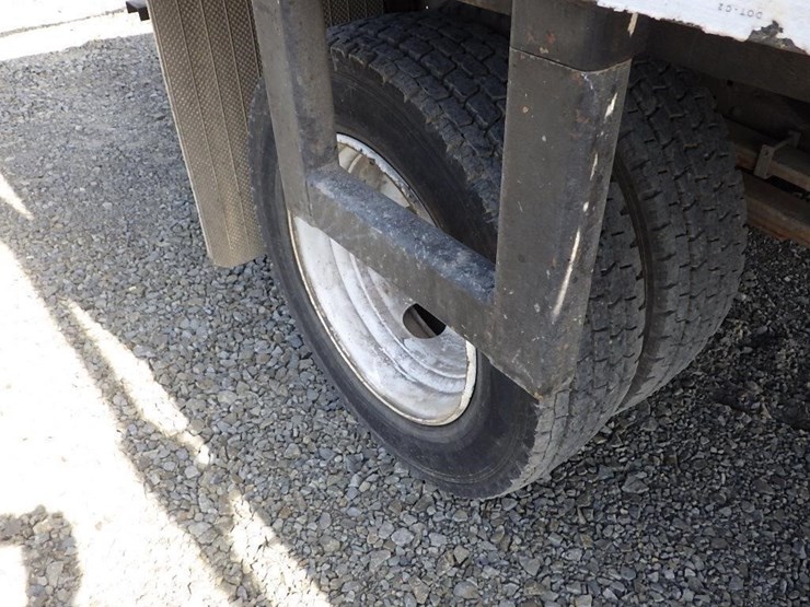 2007-isuzu-nqr-image-18