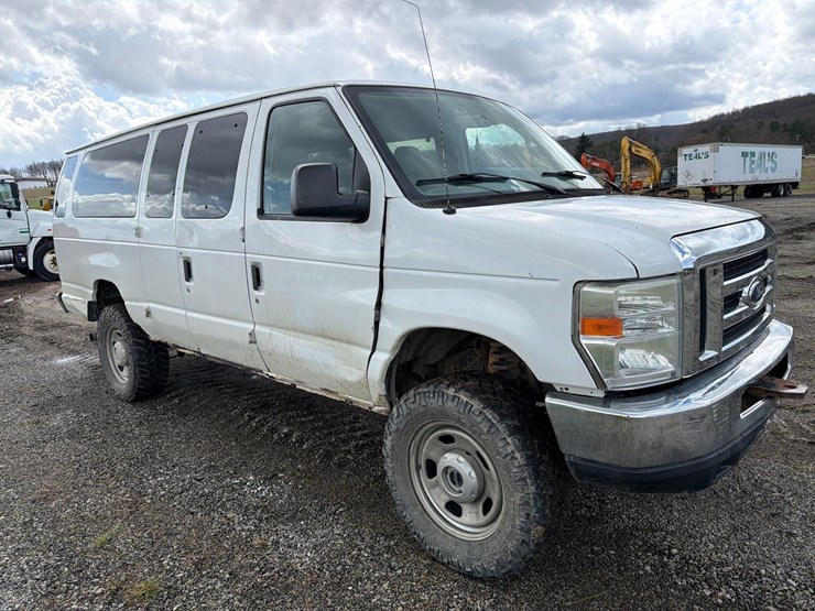 2013-ford-e350-image-3